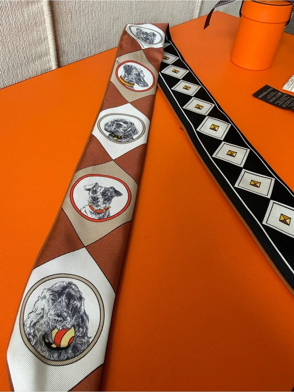 Hermès Colliers et Chiens Forever Twilly Scarf - Noir/Blanc/Caramel